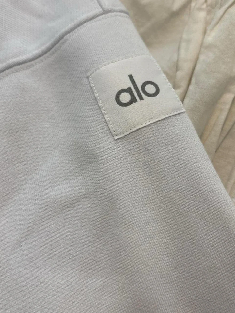 ALO Yoga Cropped Women's Crewneck Sweatshirt in White